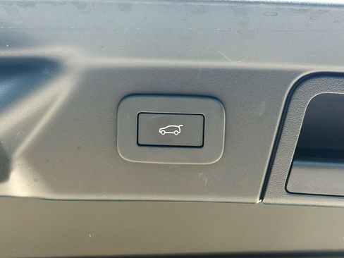 Used 2026 Land Rover Range Rover Velar Dynamic SE AWD/4WD image 13