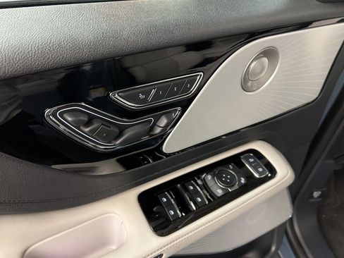 Used 2025 Lincoln Aviator Reserve w/ Equipment Group 201A image 27