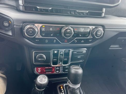 Used 2024 Jeep Gladiator Rubicon w/ Safety Group image 14