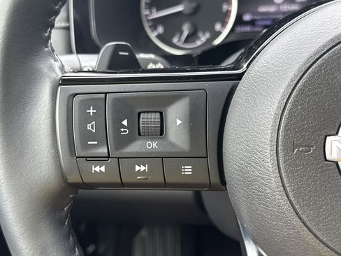 Used 2023 Nissan Pathfinder SL w/ SL Premium Package FWD image 16