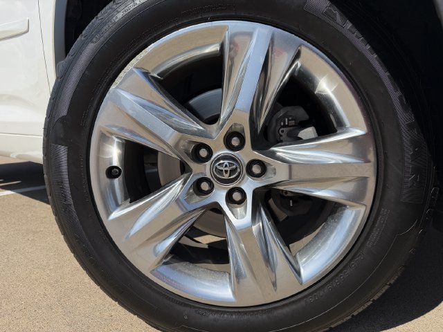 Used 2018 Toyota Highlander Limited AWD/4WD image 9