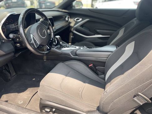 Used 2021 Chevrolet Camaro LT w/ Technology Package RWD image 15