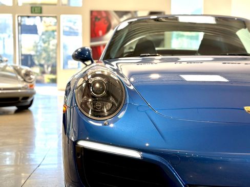 Used 2017 Porsche 911 Targa 4S image 8