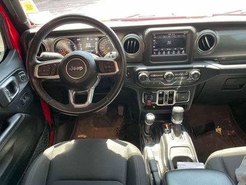 Used 2019 Jeep Wrangler Unlimited Sahara AWD/4WD image 13