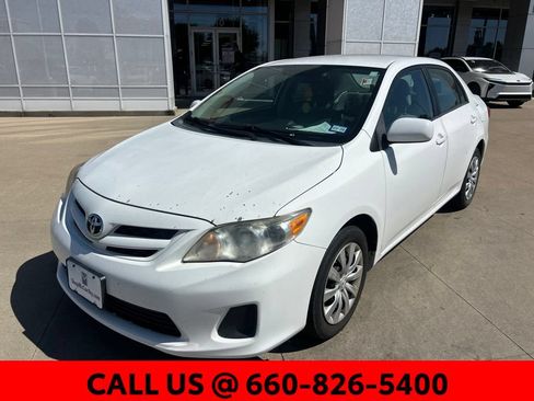 Used 2012 Toyota Corolla LE FWD image 2