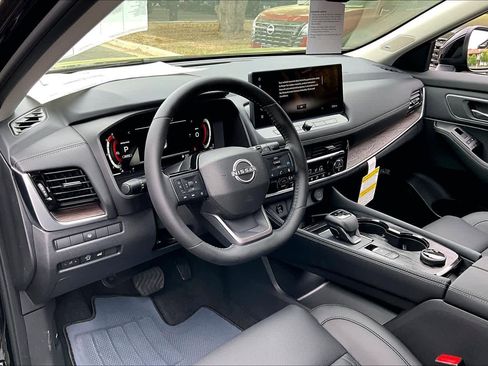 New 2026 Nissan Rogue Platinum image 8