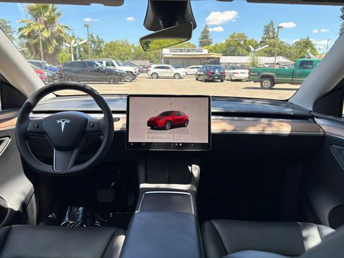 Used 2023 Tesla Model Y AWD image 22
