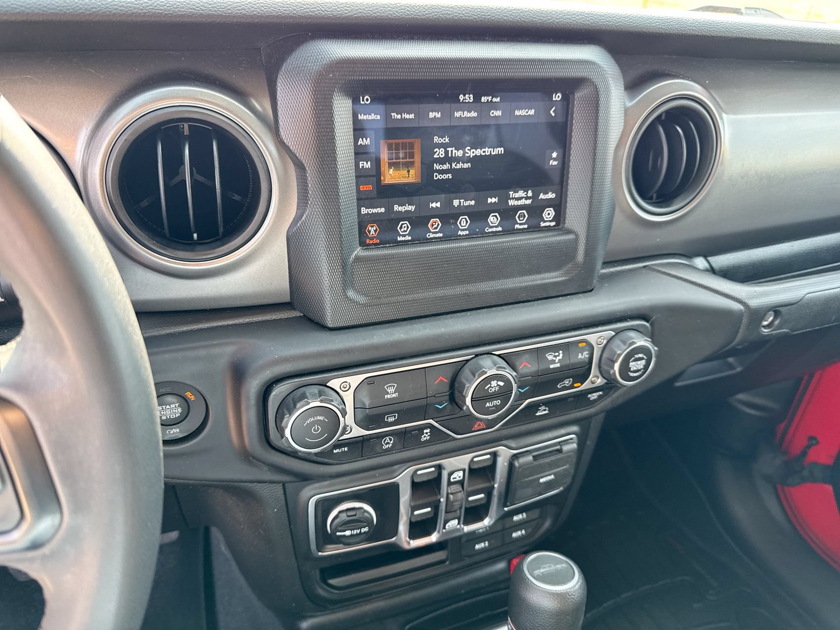 Used 2023 Jeep Gladiator Sport AWD/4WD image 14