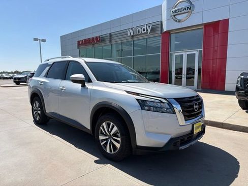 Used 2025 Nissan Pathfinder SL FWD image 1