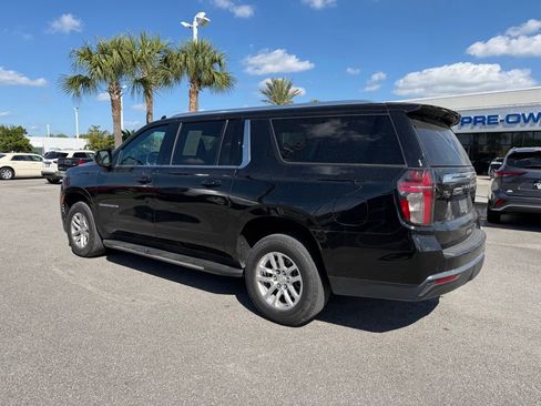 Used 2023 Chevrolet Suburban LT RWD image 3
