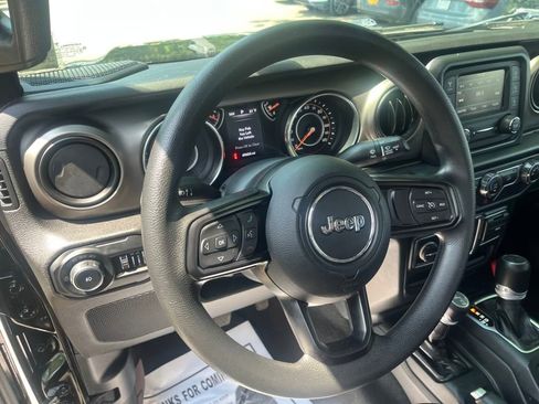 Used 2019 Jeep Wrangler Sport image 9