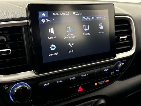 Used 2023 Hyundai Venue SEL image 32