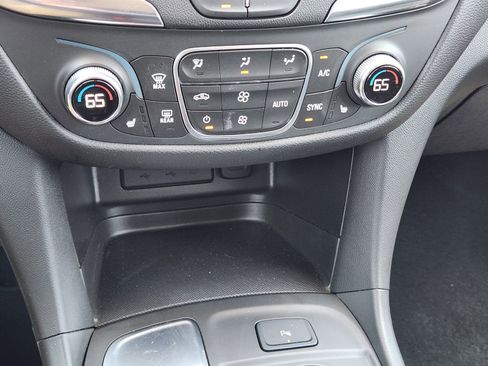 Used 2022 Chevrolet Equinox LT FWD image 14