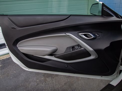 Used 2022 Chevrolet Camaro LT RWD image 11