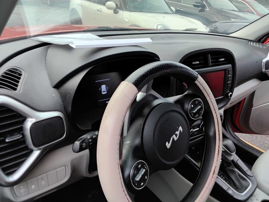 Used 2023 Kia Soul LX w/ LX Technology Package FWD image 8