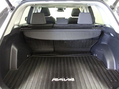 Used 2019 Toyota RAV4 XLE image 29