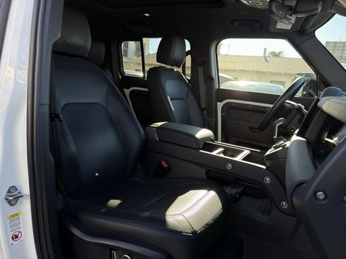 Used 2024 Land Rover Defender 130 X-Dynamic SE image 36