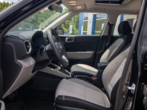 Used 2026 Hyundai Venue SEL FWD image 7