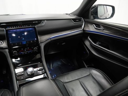 Certified 2023 Jeep Grand Cherokee Overland image 32