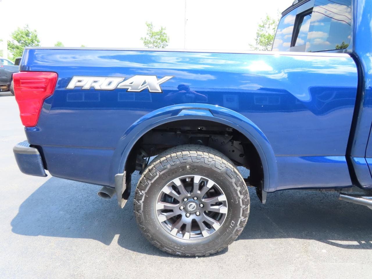 Used 2019 Nissan Titan PRO-4X w/ Pro-4x Convenience Package AWD/4WD image 21