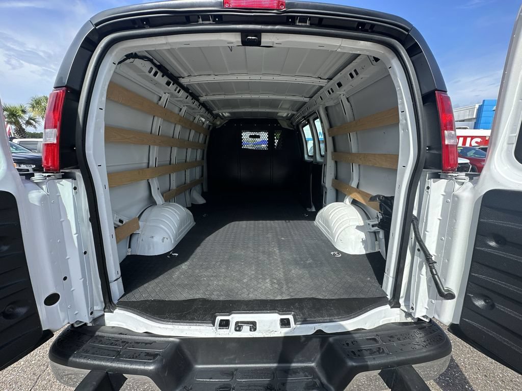 Used 2025 Chevrolet Express 2500 w/ Driver Convenience Package RWD image 27