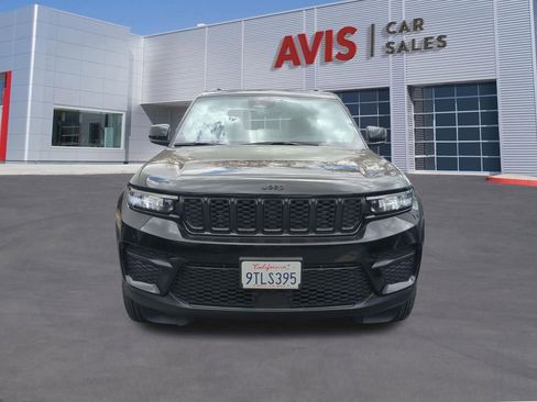 Used 2025 Jeep Grand Cherokee Altitude AWD/4WD image 2