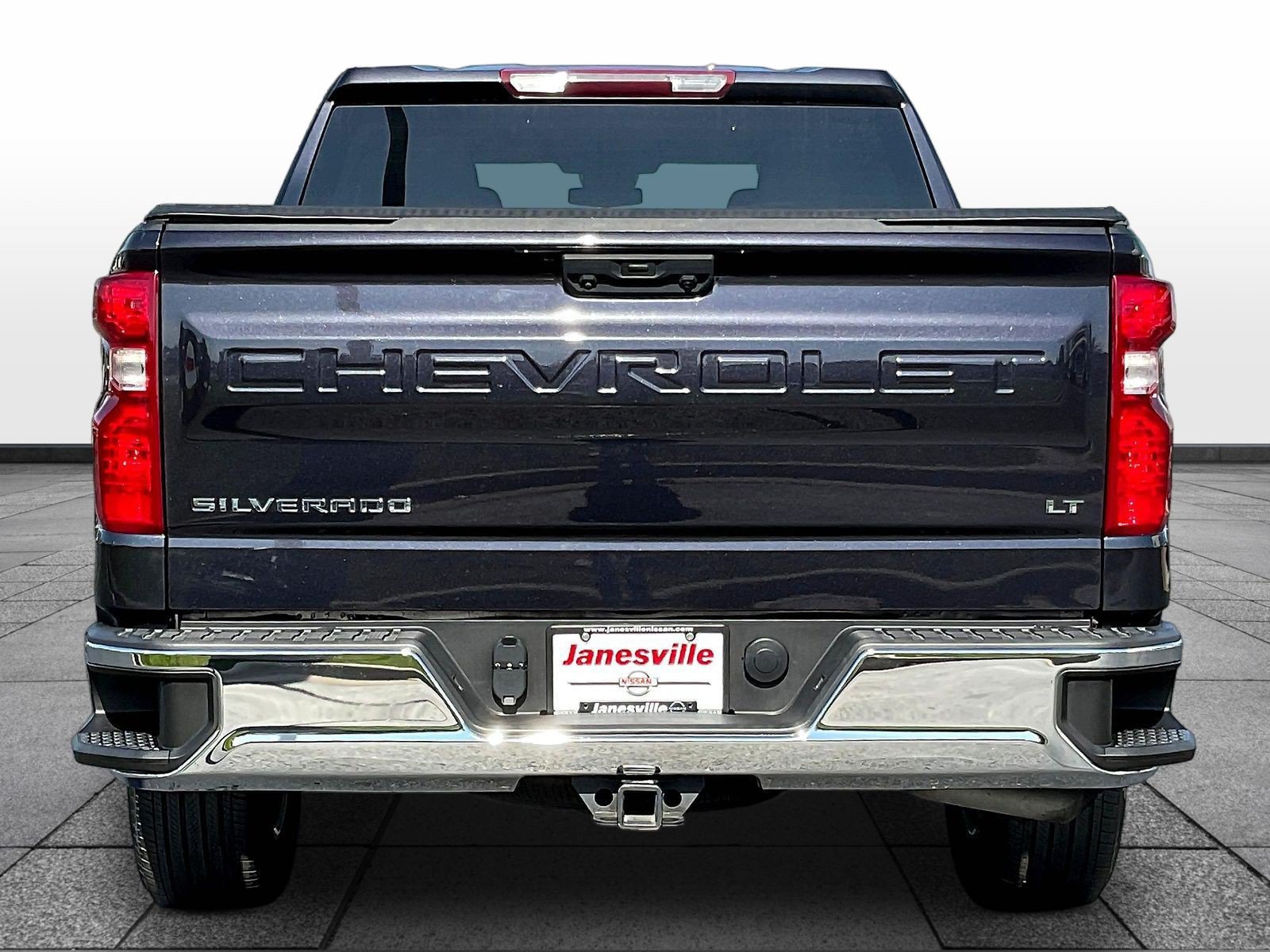 Used 2023 Chevrolet Silverado 1500 LT AWD/4WD image 6