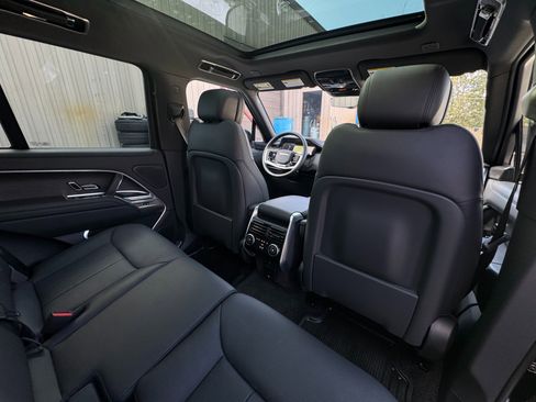 Used 2025 Land Rover Range Rover SE image 43