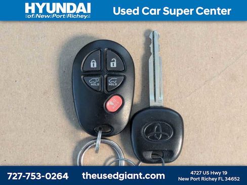 Used 2011 Toyota Highlander SE w/ Tow Pkg FWD image 40