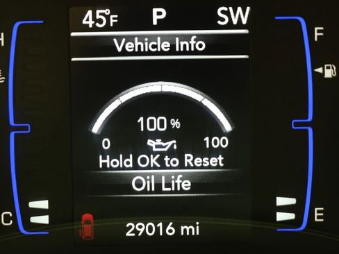 Used 2023 Chrysler Voyager LX image 17