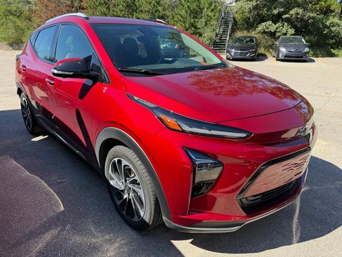 Used 2023 Chevrolet Bolt EUV Premier FWD image 1