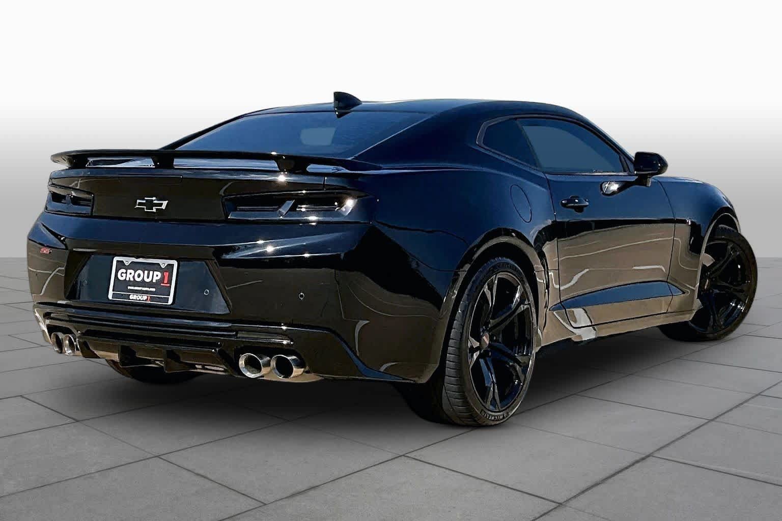 Used 2018 Chevrolet Camaro SS RWD image 13