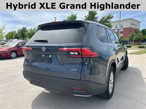 Used 2024 Toyota Grand Highlander XLE image 3