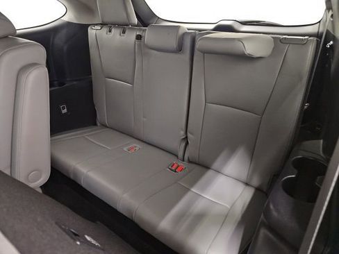 Used 2024 Toyota Highlander Limited AWD/4WD image 30