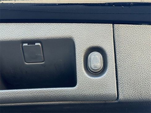 Used 2020 Cadillac Escalade Platinum image 34