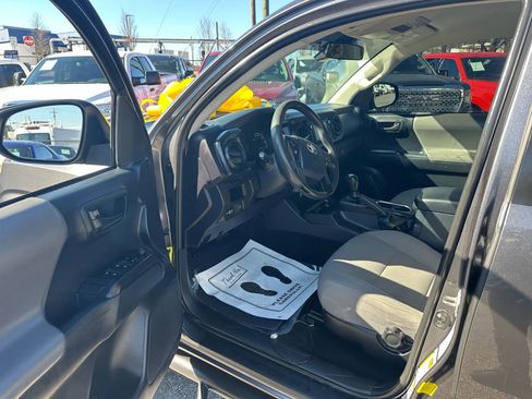 Used 2019 Toyota Tacoma SR w/ SR Convenience Package image 18