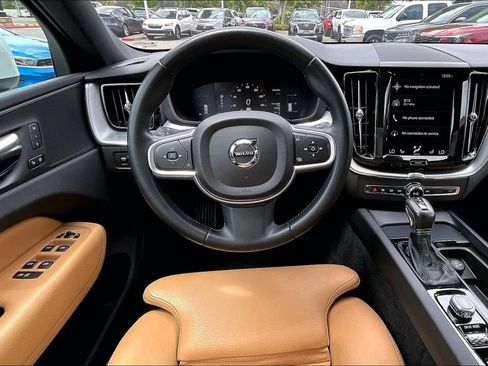 Used 2019 Volvo XC60 T6 Momentum w/ Premium Package AWD/4WD image 7