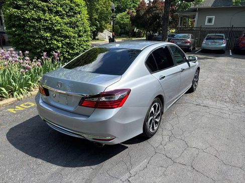Used 2017 Honda Accord EX-L image 5