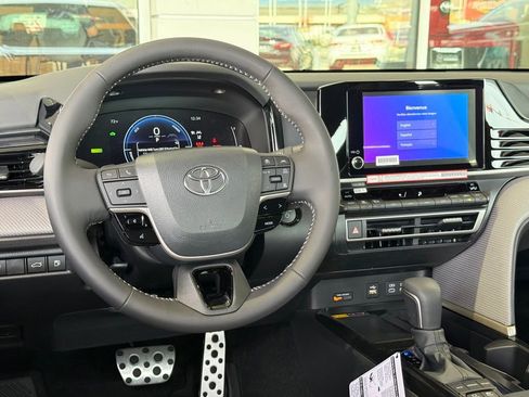 Used 2026 Toyota Camry SE FWD image 27