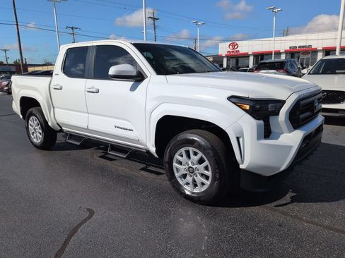 Used 2026 Toyota Tacoma SR5 AWD/4WD image 7