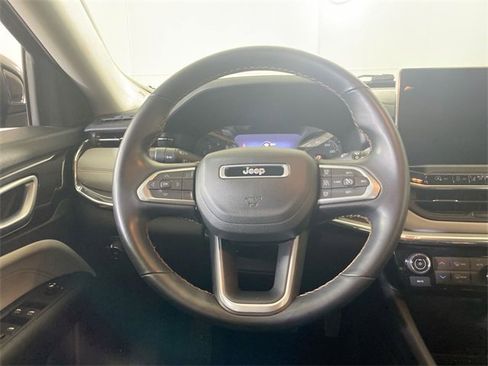 Used 2022 Jeep Compass Limited image 34