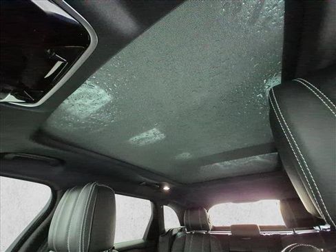 Used 2018 Land Rover Range Rover Velar R-Dynamic HSE AWD/4WD image 16
