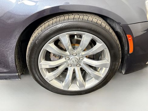 Used 2018 Chrysler 300 Limited RWD image 32