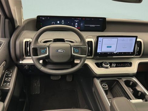 Used 2025 Ford Expedition Max Active AWD/4WD image 12
