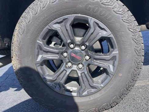 Used 2025 GMC Canyon Elevation w/ Convenience Package image 11