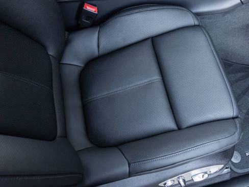 Certified 2026 Porsche Macan image 44