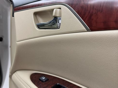 Used 2011 Toyota Avalon Limited FWD image 33