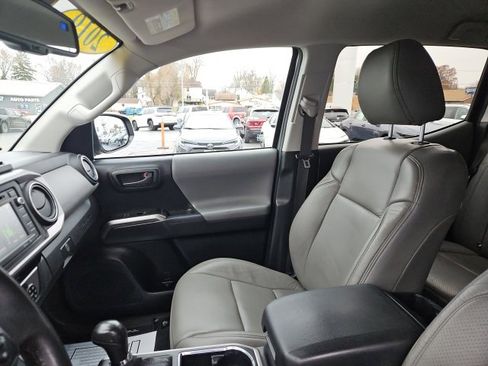 Used 2019 Toyota Tacoma SR5 image 29