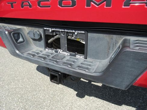 Used 2023 Toyota Tacoma SR5 w/ Technology Package AWD/4WD image 9