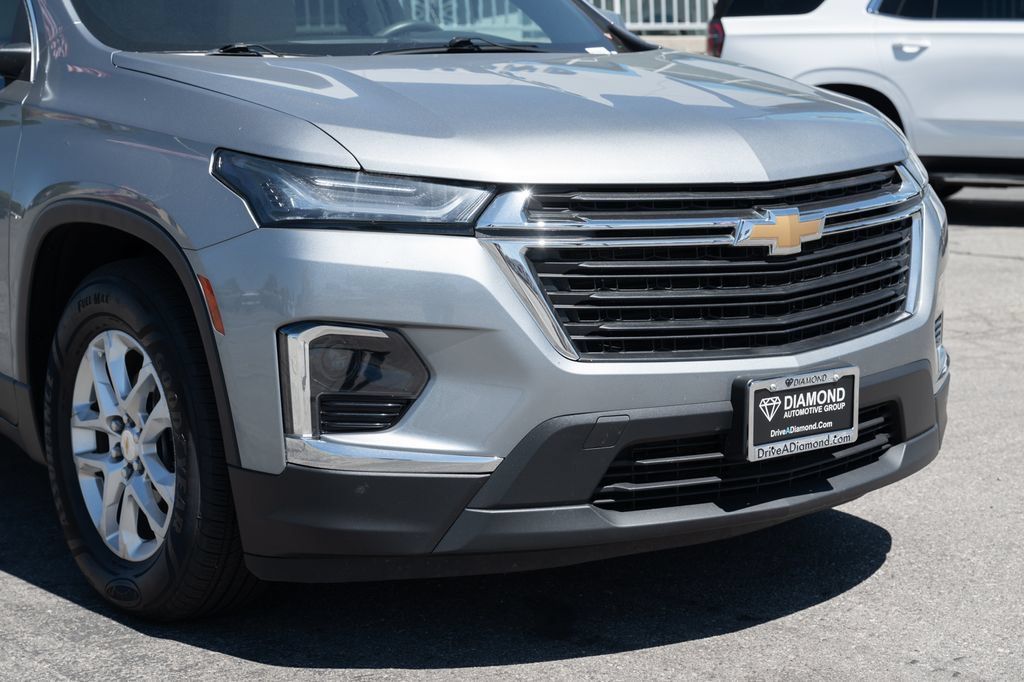 Used 2023 Chevrolet Traverse LS w/ Safety Package FWD image 10